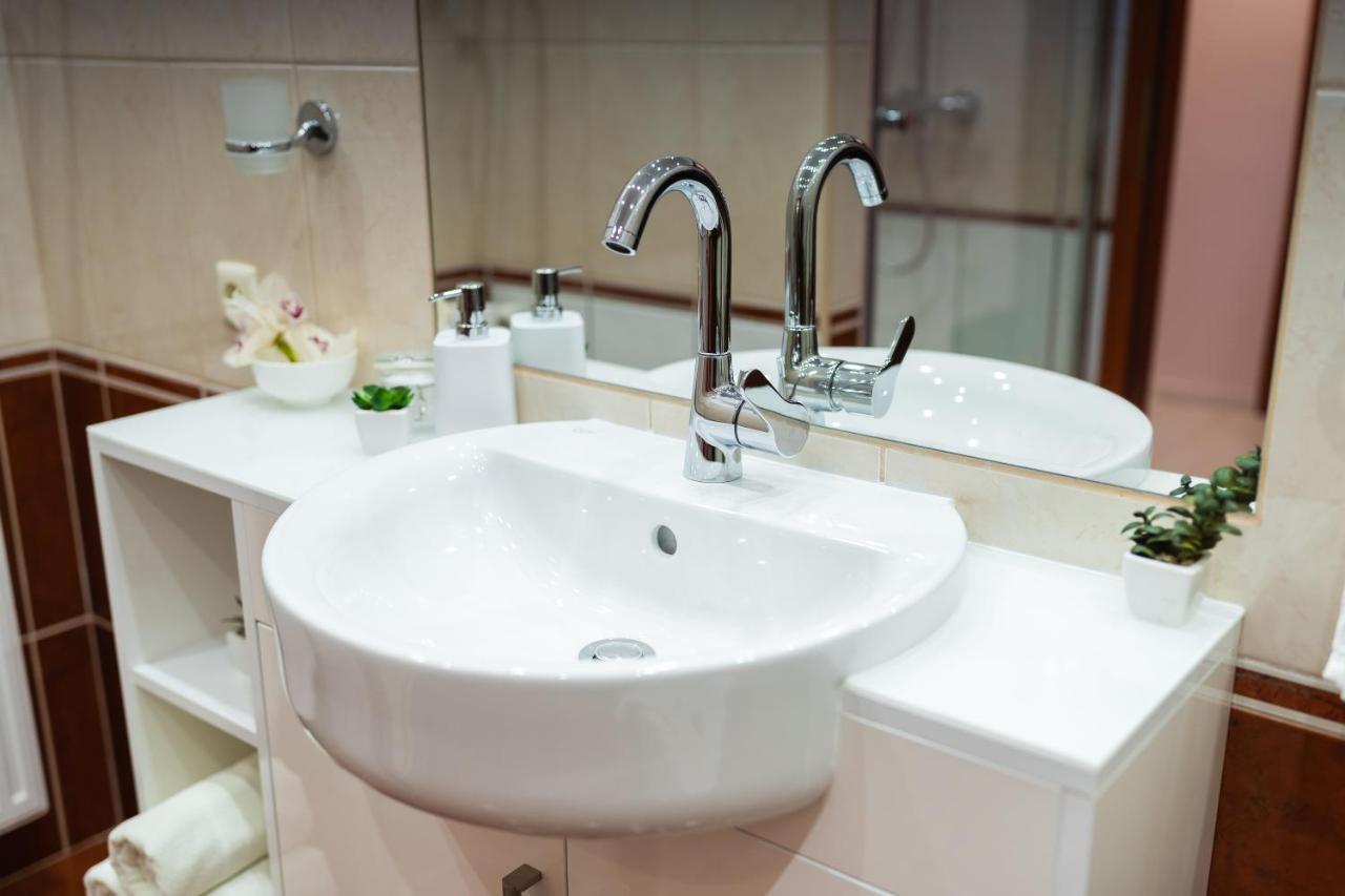 Sara-Lux Apartman Nyarliget Dış mekan fotoğraf