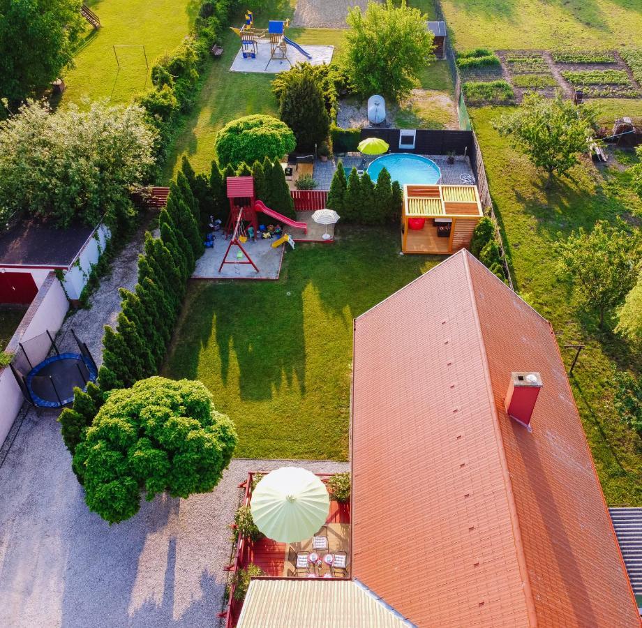 Sara-Lux Apartman Nyarliget Dış mekan fotoğraf
