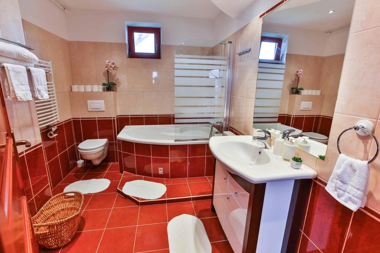 Sara-Lux Apartman Nyarliget Dış mekan fotoğraf