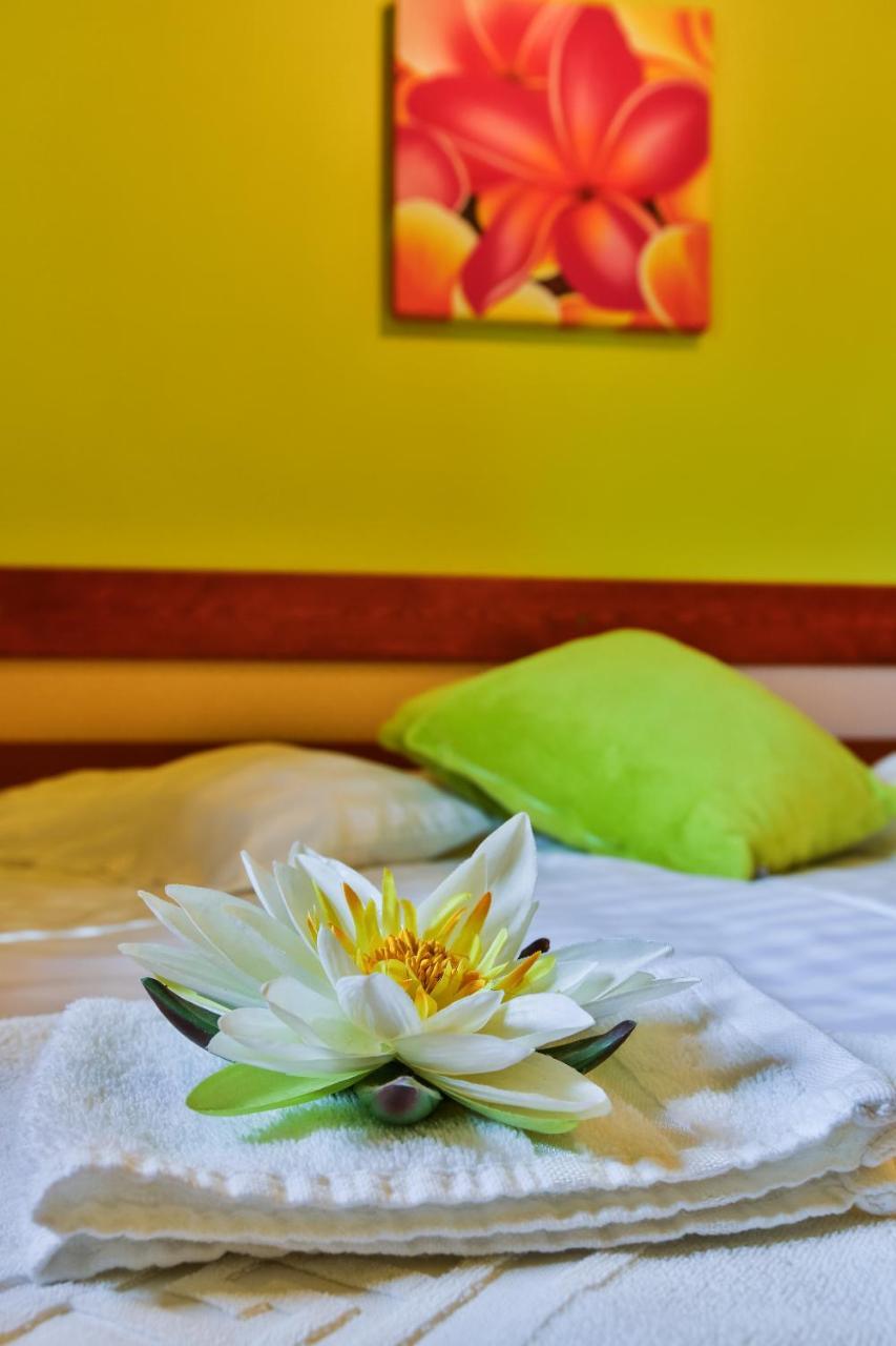 Sara-Lux Apartman Nyarliget Dış mekan fotoğraf
